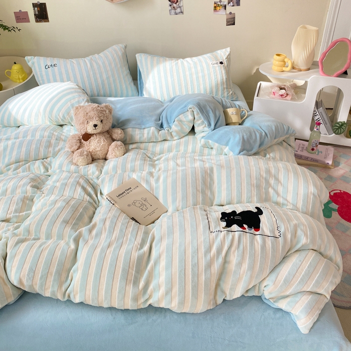 91家纺网 家纺一手货源 找家纺 小叮当家纺仓储工厂店 买家秀 爆款花型2025新款小清新绣花四件套系列-永恒韵律 永恒韵律-蓝喵喵