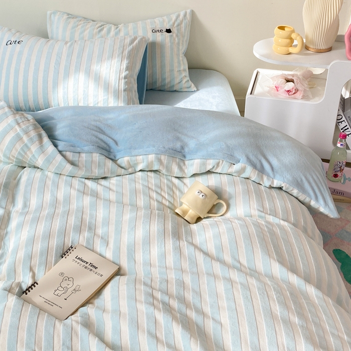 91家纺网 家纺一手货源 找家纺 小叮当家纺仓储工厂店 买家秀 爆款花型2025新款小清新绣花四件套系列-永恒韵律 永恒韵律-蓝喵喵