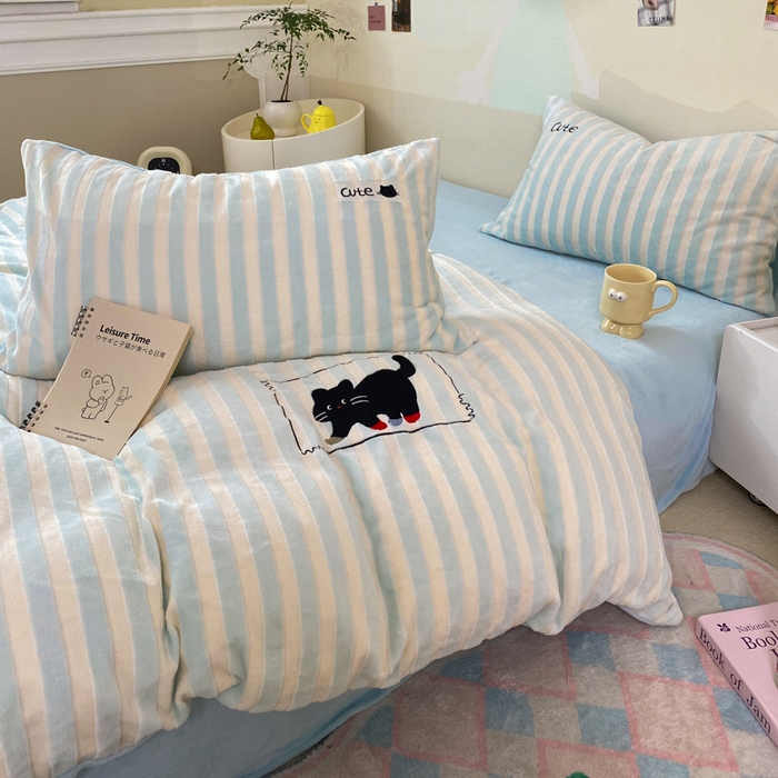 91家纺网 家纺一手货源 找家纺 小叮当家纺仓储工厂店 买家秀 爆款花型2025新款小清新绣花四件套系列-永恒韵律 永恒韵律-蓝喵喵