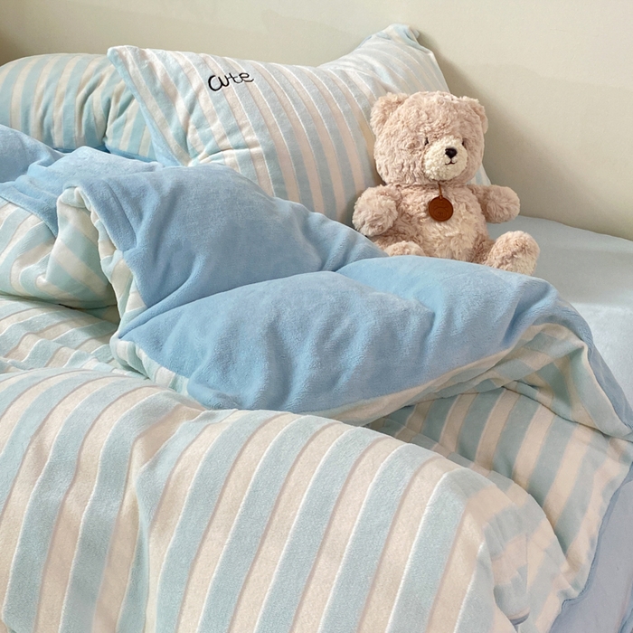 91家纺网 家纺一手货源 找家纺 小叮当家纺仓储工厂店 买家秀 爆款花型2025新款小清新绣花四件套系列-永恒韵律 永恒韵律-蓝喵喵