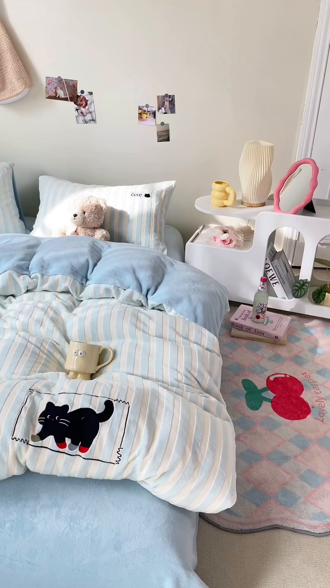 91家纺网 家纺一手货源 找家纺 小叮当家纺仓储工厂店 买家秀 爆款花型2025新款小清新绣花四件套系列-永恒韵律 永恒韵律-蓝喵喵