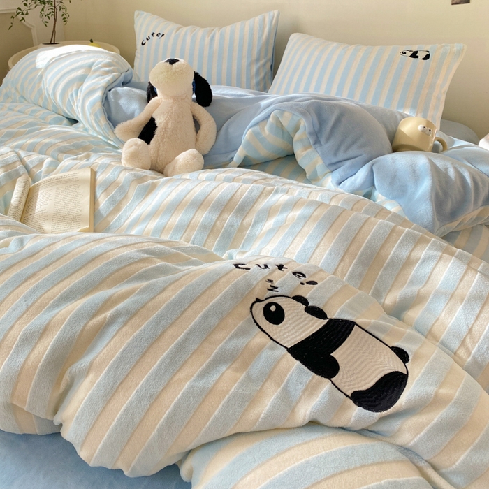 91家纺网 家纺一手货源 找家纺 小叮当家纺仓储工厂店 买家秀 爆款花型2025新款小清新绣花四件套系列-永恒韵律 永恒韵律-蓝胖胖