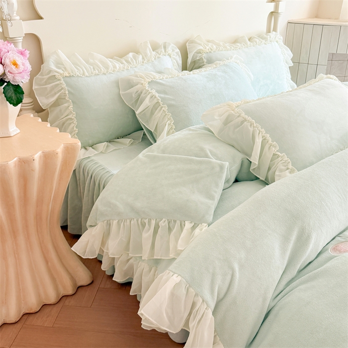 91家纺网 家纺一手货源 找家纺 富盛家纺 2025新款牛奶绒床裙款蕾丝刺绣四件套韩版法式公主风--睡美人系列 睡美人-绿