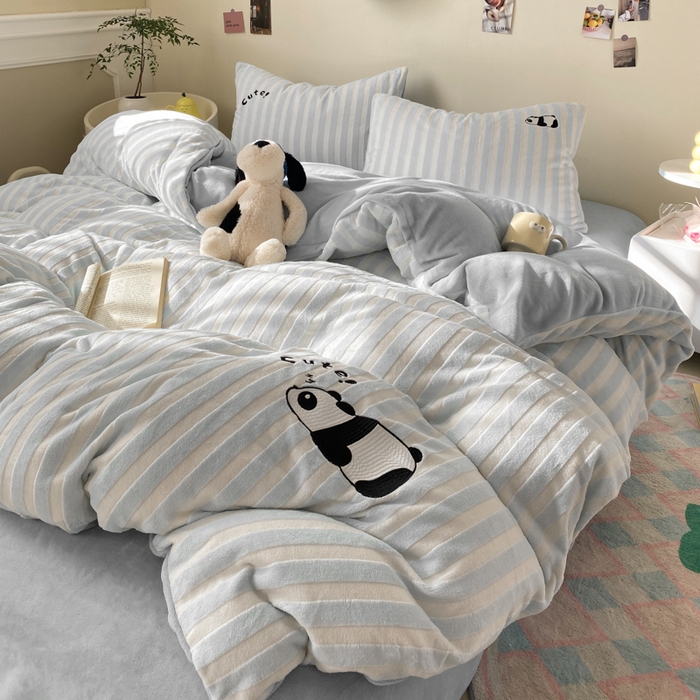 91家纺网 家纺一手货源 找家纺 小叮当家纺仓储工厂店 买家秀 爆款花型2025新款小清新绣花四件套系列-永恒韵律 永恒韵律-灰胖胖