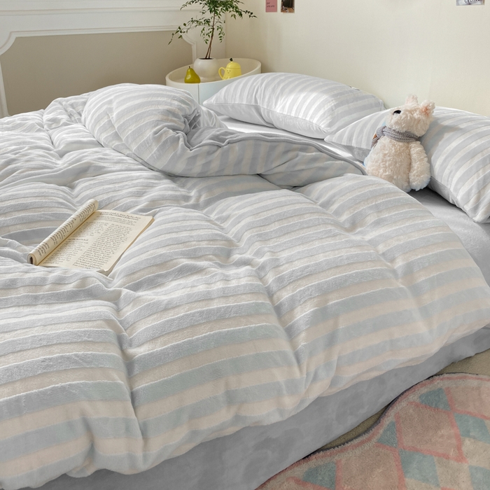 91家纺网 家纺一手货源 找家纺 小叮当家纺仓储工厂店 买家秀 爆款花型2025新款小清新绣花四件套系列-永恒韵律 永恒韵律-灰胖胖