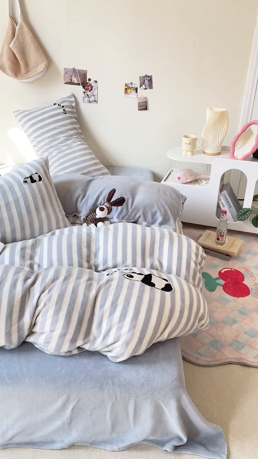 91家纺网 家纺一手货源 找家纺 小叮当家纺仓储工厂店 买家秀 爆款花型2025新款小清新绣花四件套系列-永恒韵律 永恒韵律-灰胖胖