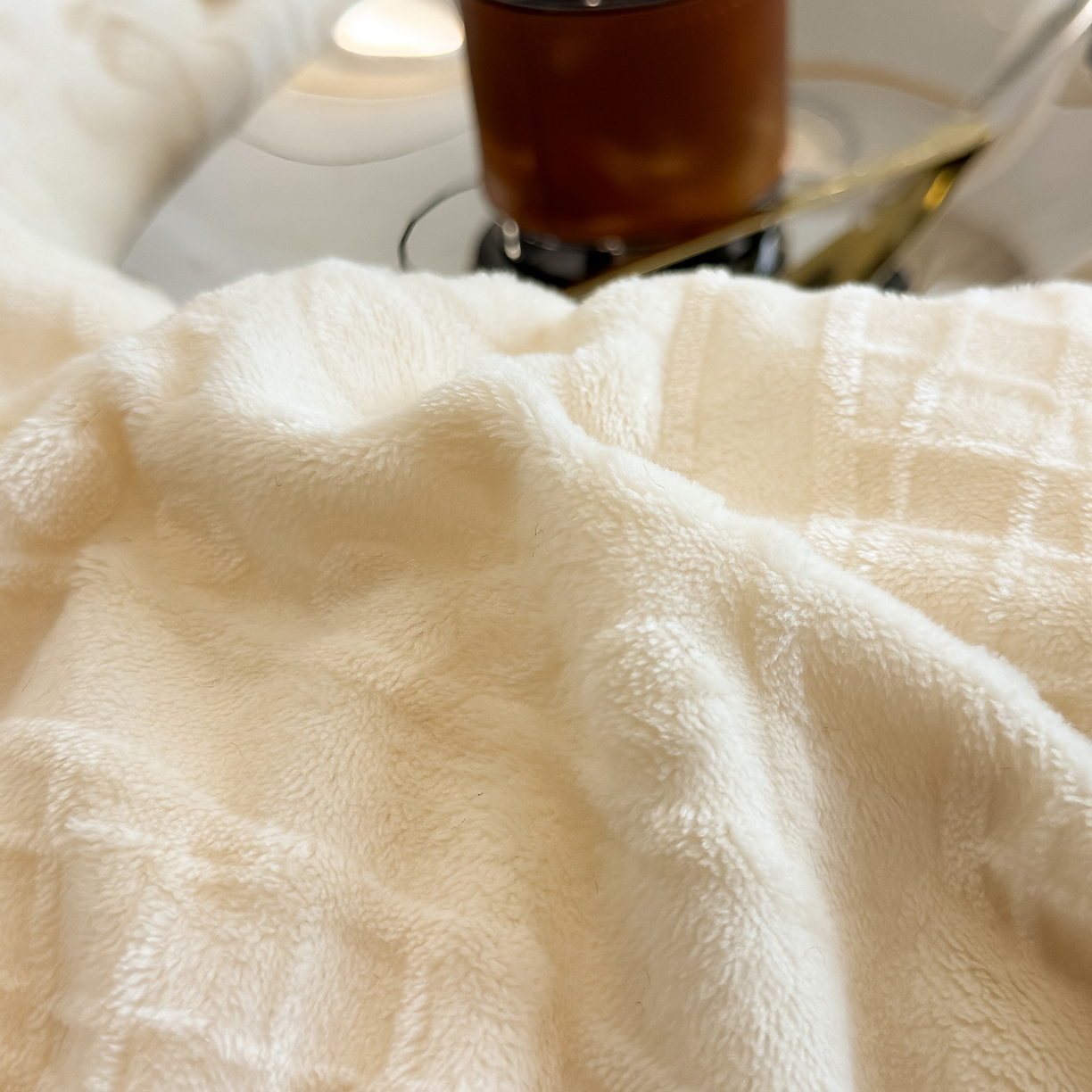 91家纺网 家纺一手货源 找家纺 懒猫家纺 2025新款宽包边雕花绒四件套 欧风镜像-黄