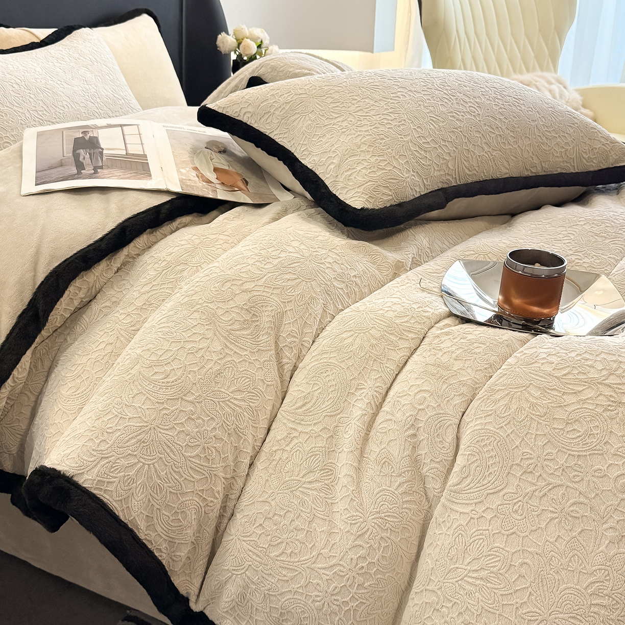 91家纺网 家纺一手货源 找家纺 懒猫家纺 2025新款宽包边雕花绒四件套 千语千叶-黄