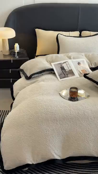 91家纺网 家纺一手货源 找家纺 懒猫家纺 2025新款宽包边雕花绒四件套 千语千叶-黄