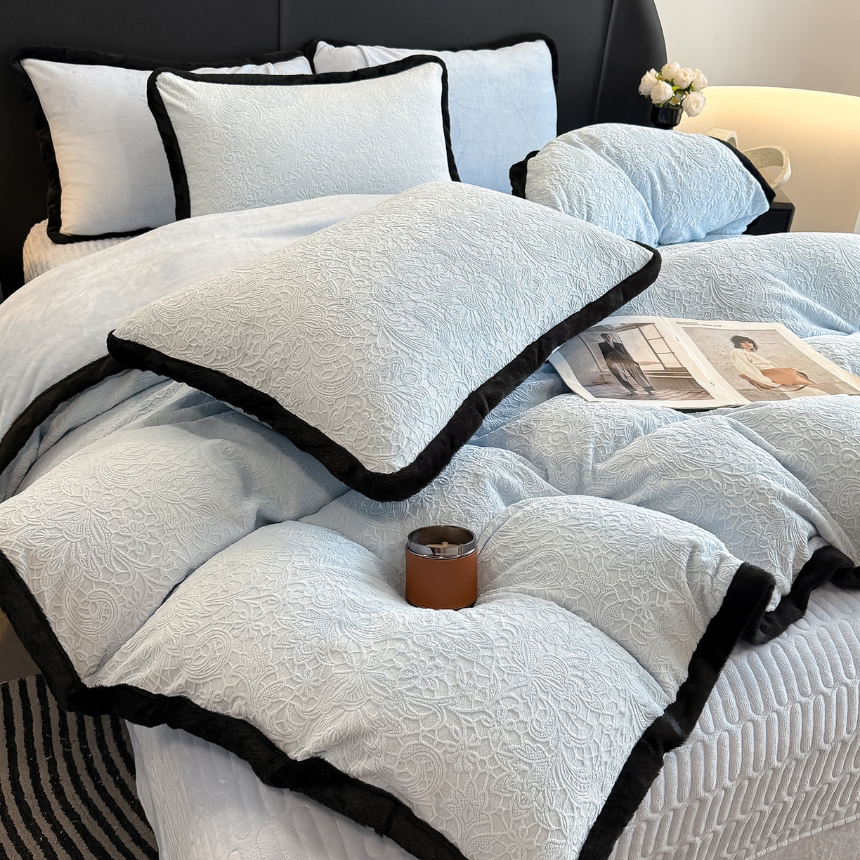 91家纺网 家纺一手货源 找家纺 懒猫家纺 2025新款宽包边雕花绒四件套 千语千叶-蓝