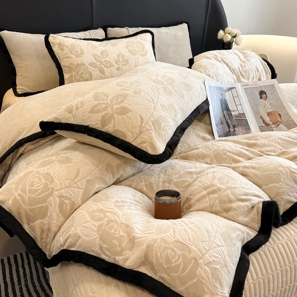 91家纺网 家纺一手货源 找家纺 懒猫家纺 2025新款宽包边雕花绒四件套 柔曼花踪