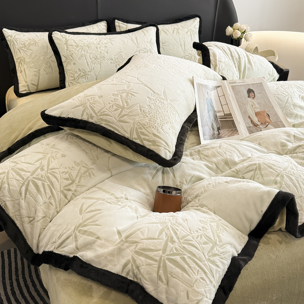 91家纺网 家纺一手货源 找家纺 懒猫家纺 2025新款宽包边雕花绒四件套 竹叶清风