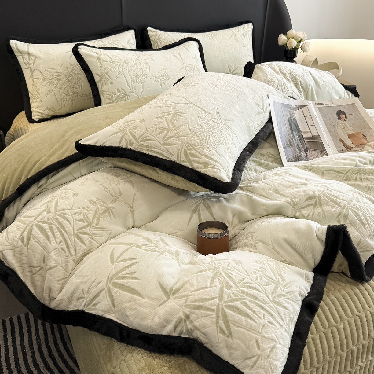 91家纺网 家纺一手货源 找家纺 懒猫家纺 2025新款宽包边雕花绒四件套 竹叶清风