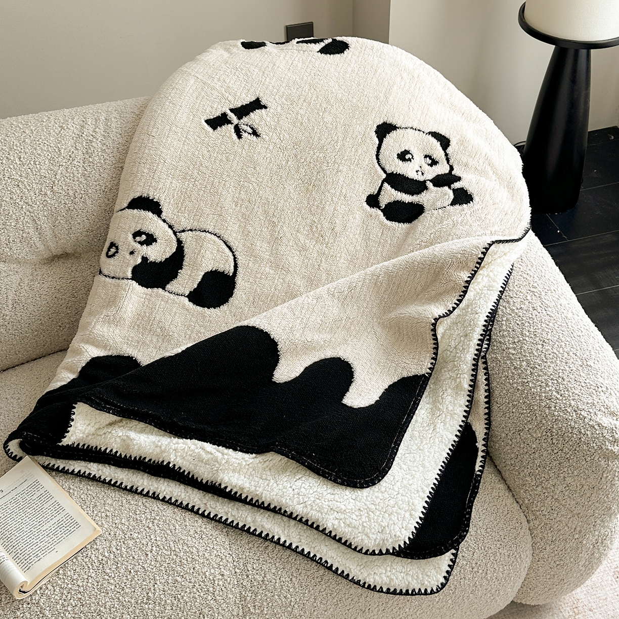 91家纺网 家纺一手货源 找家纺 小叮当家纺仓储工厂店 买家秀 爆款花型2025新款阳离子高克重羊羔绒保暖毯子外贸毯子 黑白萌熊