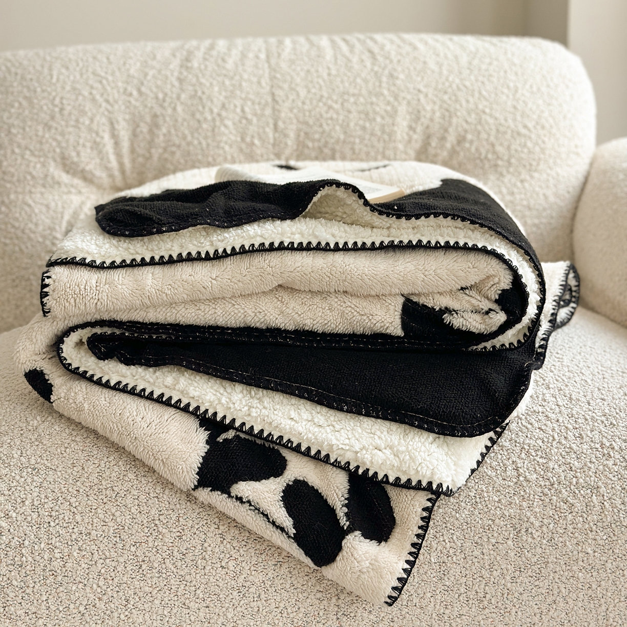 91家纺网 家纺一手货源 找家纺 小叮当家纺仓储工厂店 买家秀 爆款花型2025新款阳离子高克重羊羔绒保暖毯子外贸毯子 黑白萌熊