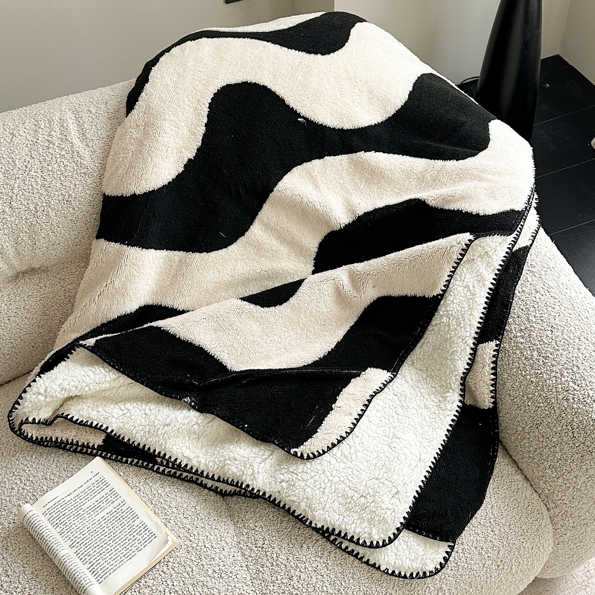 91家纺网 家纺一手货源 找家纺 小叮当家纺仓储工厂店 买家秀 爆款花型2025新款阳离子高克重羊羔绒保暖毯子外贸毯子 灵波韵浪