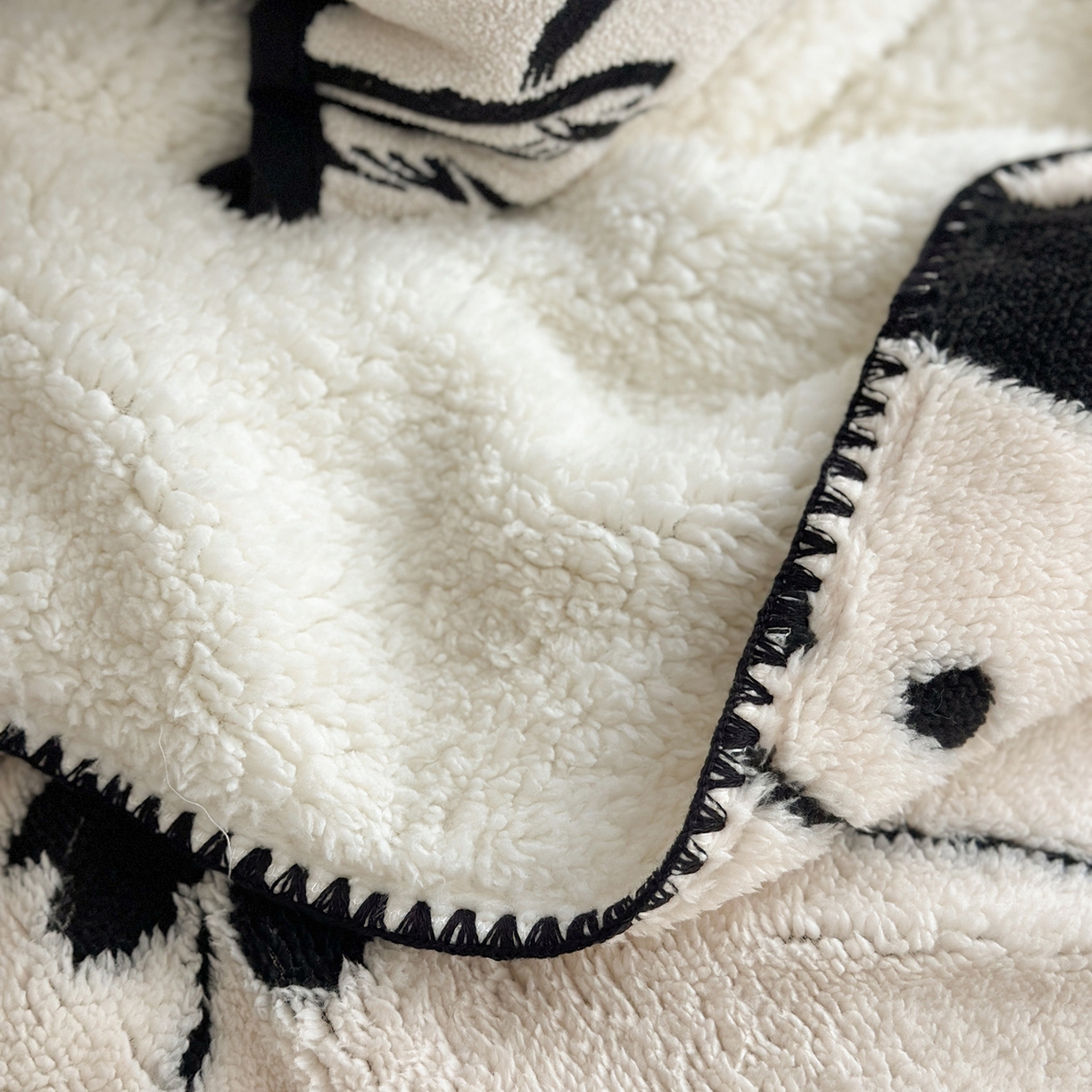 91家纺网 家纺一手货源 找家纺 小叮当家纺仓储工厂店 买家秀 爆款花型2025新款阳离子高克重羊羔绒保暖毯子外贸毯子 墨韵花