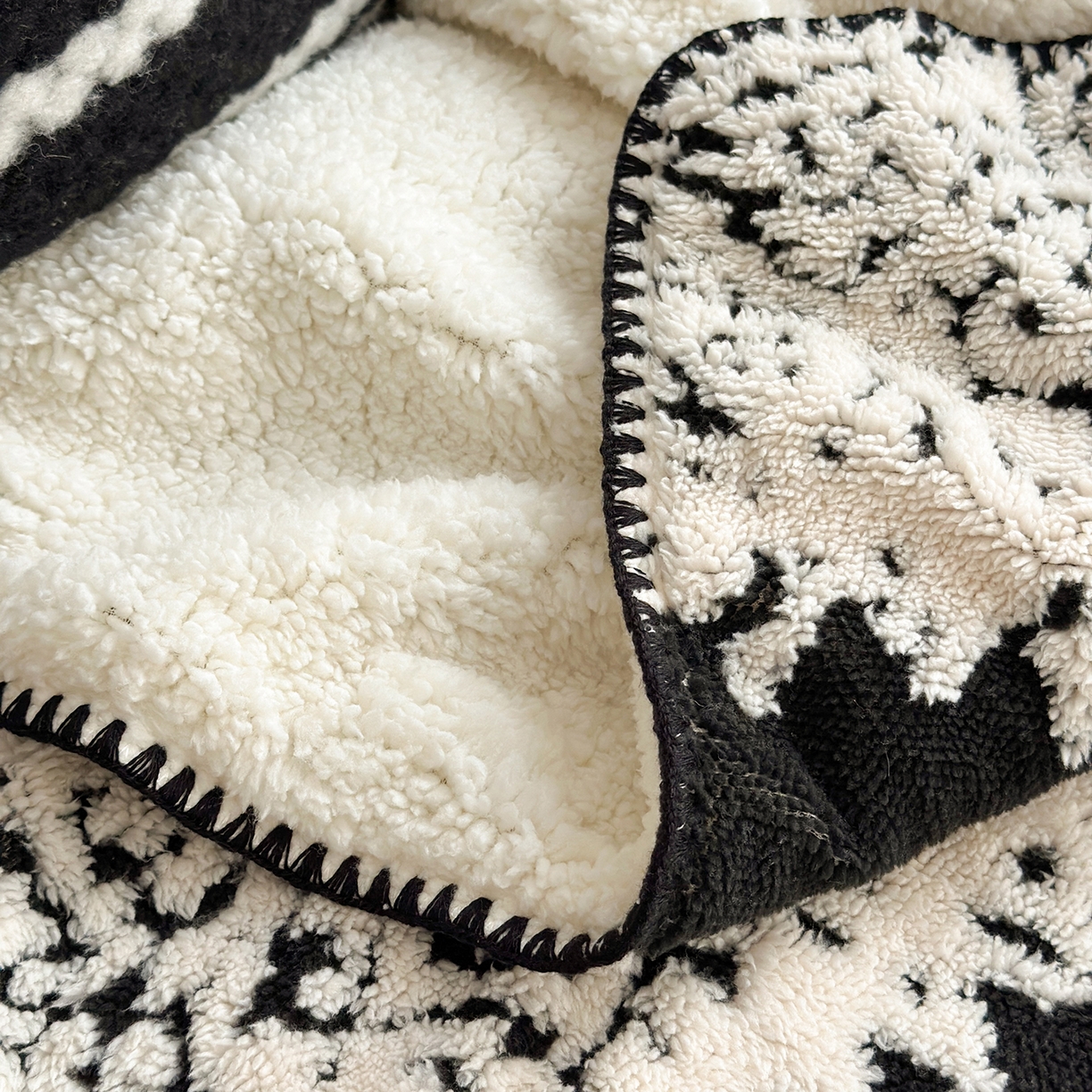 91家纺网 家纺一手货源 找家纺 小叮当家纺仓储工厂店 买家秀 爆款花型2025新款阳离子高克重羊羔绒保暖毯子外贸毯子 墨韵松雪