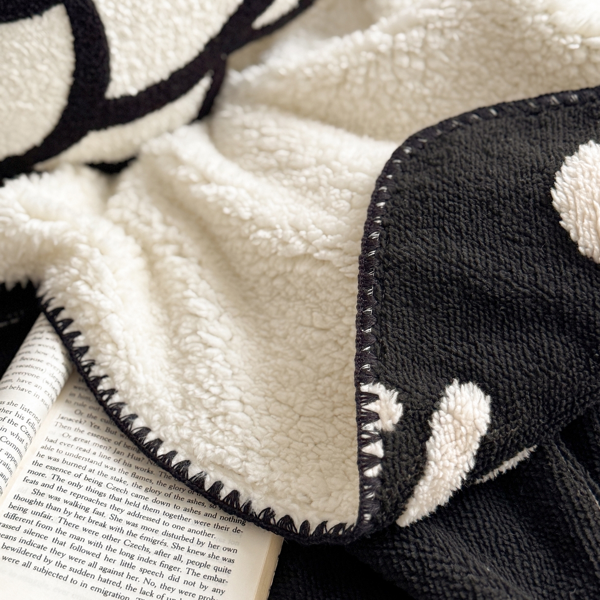 91家纺网 家纺一手货源 找家纺 小叮当家纺仓储工厂店 买家秀 爆款花型2025新款阳离子高克重羊羔绒保暖毯子外贸毯子 夜玫馨