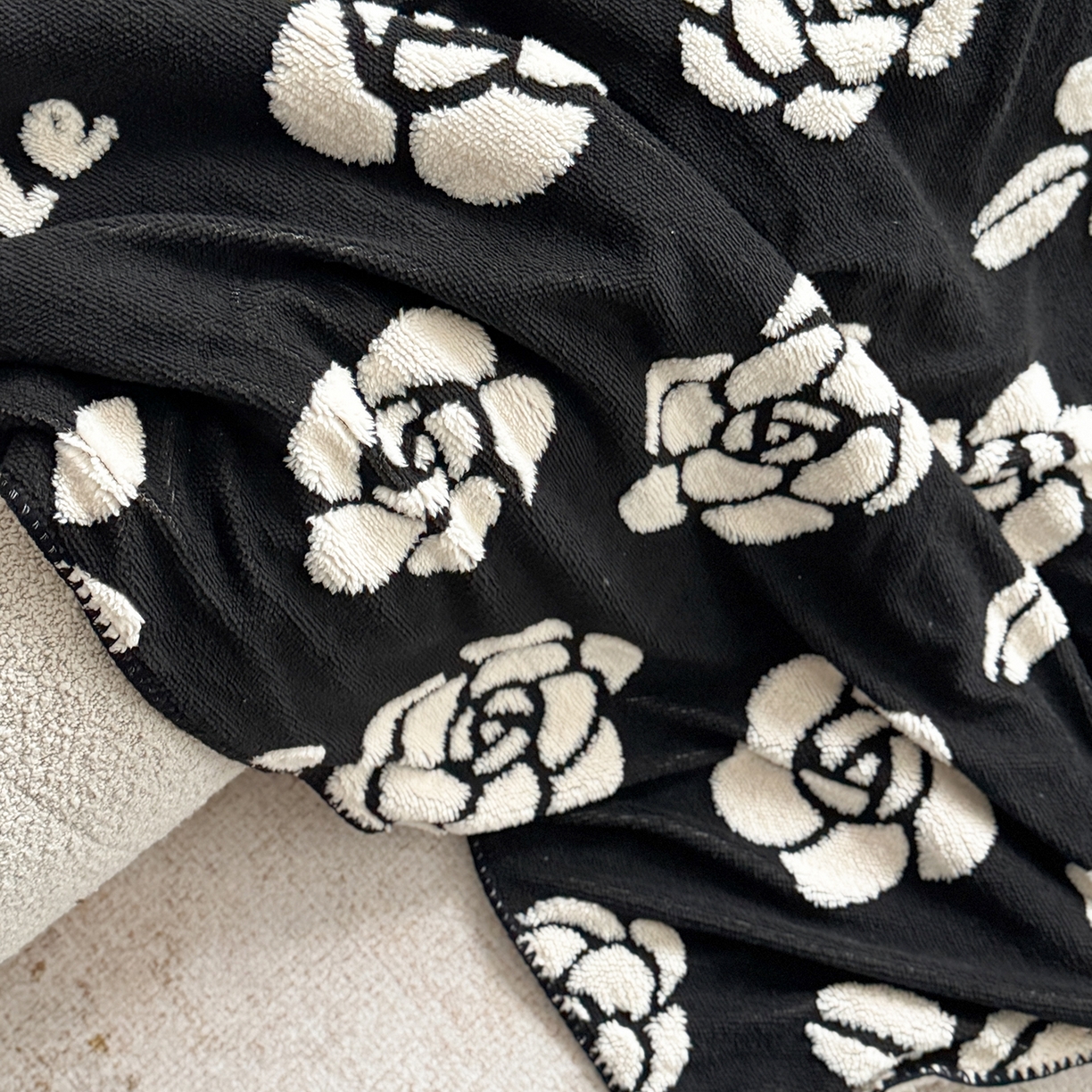 91家纺网 家纺一手货源 找家纺 小叮当家纺仓储工厂店 买家秀 爆款花型2025新款阳离子高克重羊羔绒保暖毯子外贸毯子 夜玫馨