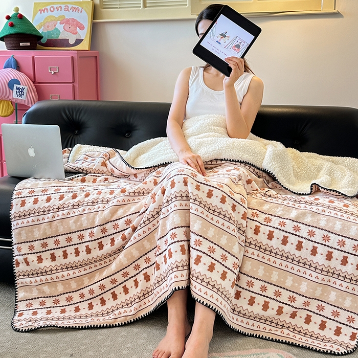 91家纺网 家纺一手货源 找家纺 （总）小叮当家纺仓储工厂店 买家秀 爆款花型2025新款英伦风高克重羊羔绒牛奶绒贝壳边毯子外贸毯子