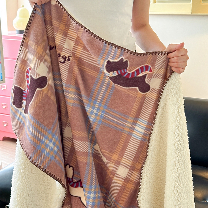 91家纺网 家纺一手货源 找家纺 小叮当家纺仓储工厂店 买家秀 爆款花型2025新款英伦风高克重羊羔绒牛奶绒贝壳边毯子外贸毯子 咖格汪星