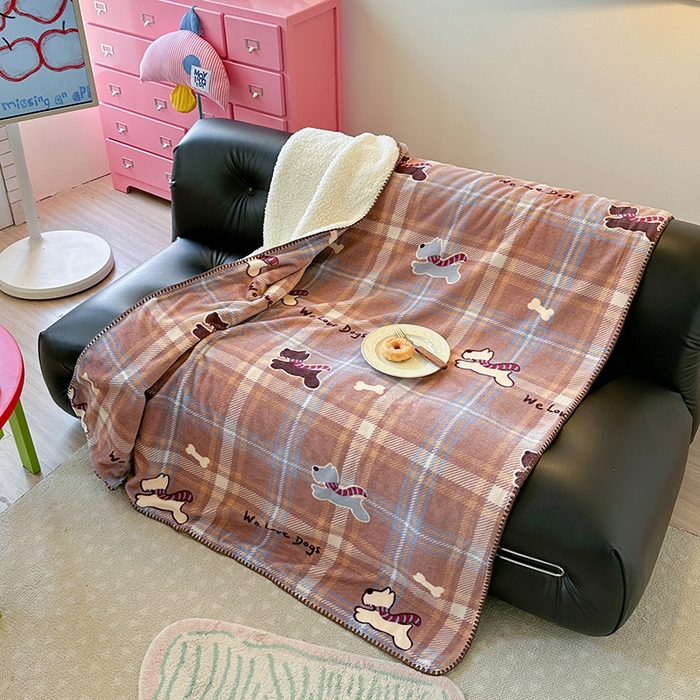 91家纺网 家纺一手货源 找家纺 小叮当家纺仓储工厂店 买家秀 爆款花型2025新款英伦风高克重羊羔绒牛奶绒贝壳边毯子外贸毯子 咖格汪星