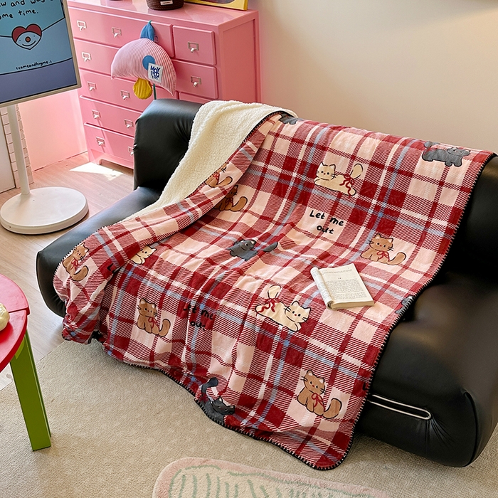 91家纺网 家纺一手货源 找家纺 小叮当家纺仓储工厂店 买家秀 爆款花型2025新款英伦风高克重羊羔绒牛奶绒贝壳边毯子外贸毯子 甜梦喵趣