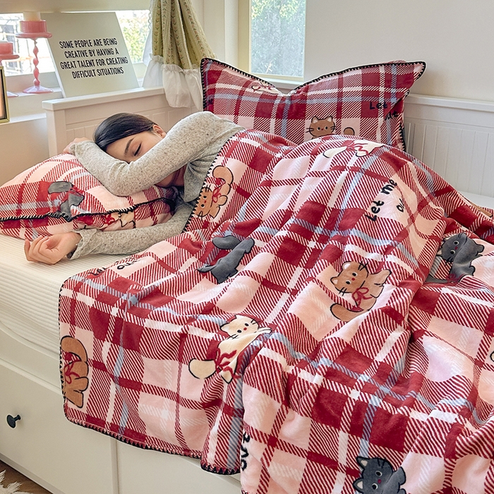 91家纺网 家纺一手货源 找家纺 小叮当家纺仓储工厂店 买家秀 爆款花型2025新款英伦风高克重羊羔绒牛奶绒贝壳边毯子外贸毯子 甜梦喵趣