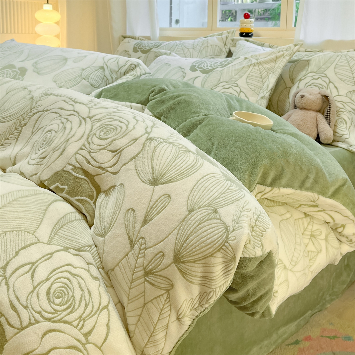 91家纺网 家纺一手货源 找家纺 名兮家居 2025新款高克重加厚雕花绒枕套 朵美-绿