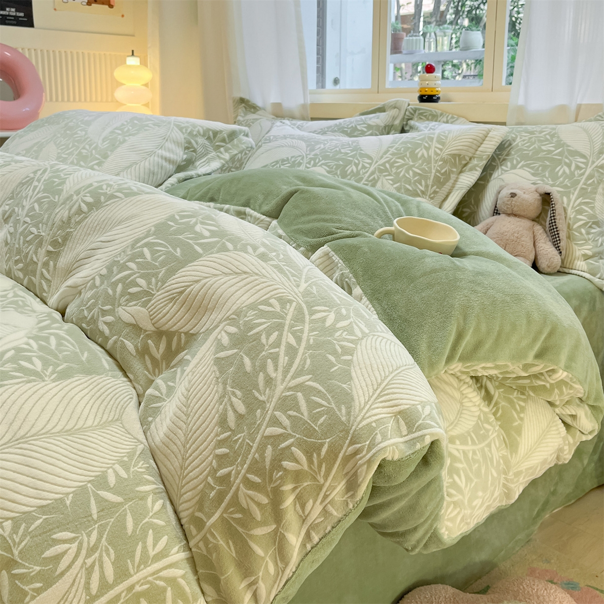 91家纺网 家纺一手货源 找家纺 名兮家居 2025新款高克重加厚雕花绒枕套 千叶-绿