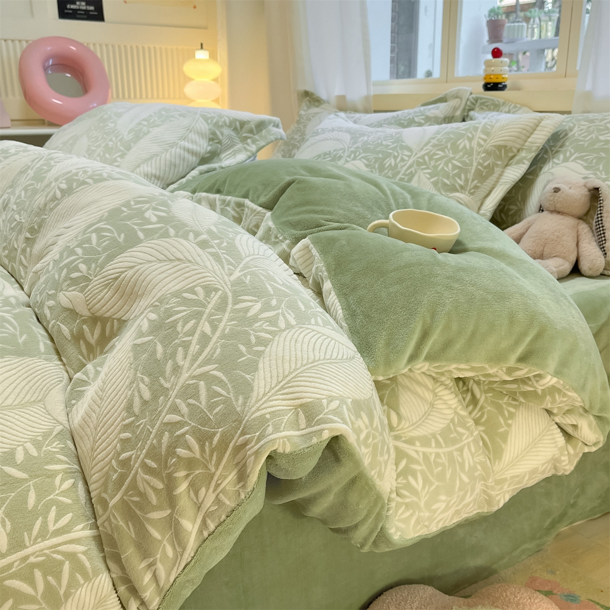 91家纺网 家纺一手货源 找家纺 名兮家居 2025新款高克重加厚雕花绒枕套 千叶-绿