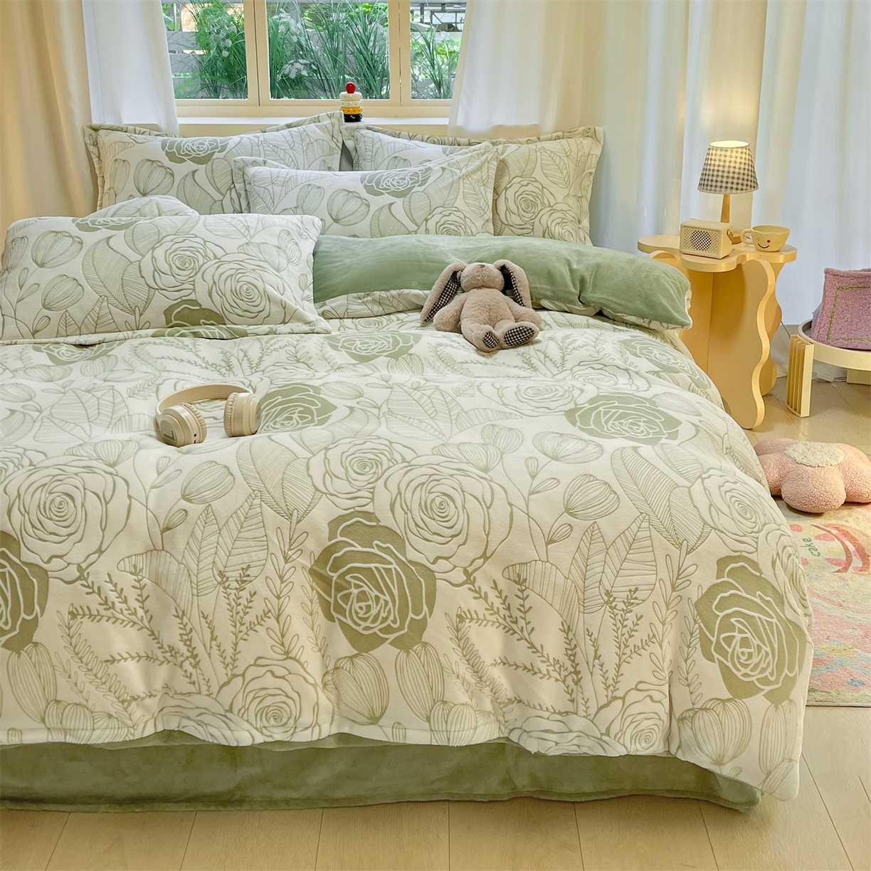 91家纺网 家纺一手货源 找家纺 名兮家居 2025新款高克重加厚雕花绒枕套 朵美-绿