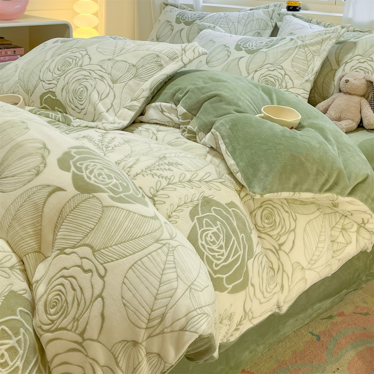 91家纺网 家纺一手货源 找家纺 名兮家居 2025新款高克重加厚雕花绒枕套 朵美-绿