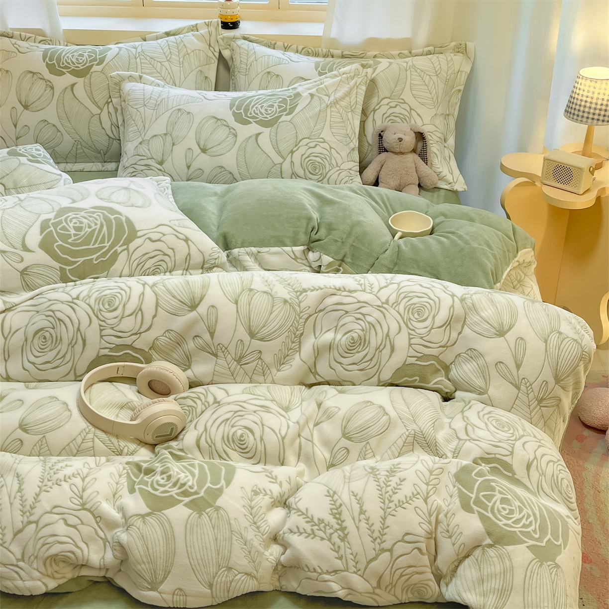 91家纺网 家纺一手货源 找家纺 名兮家居 2025新款高克重加厚雕花绒枕套 朵美-绿