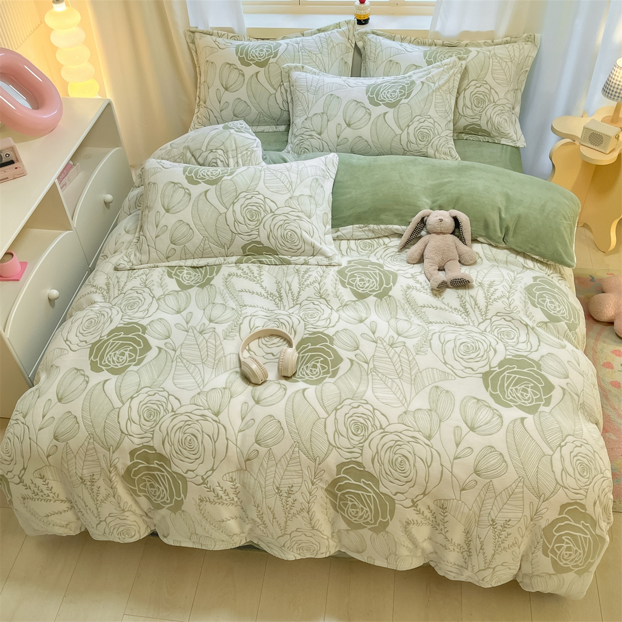 91家纺网 家纺一手货源 找家纺 名兮家居 2025新款高克重加厚雕花绒枕套 朵美-绿