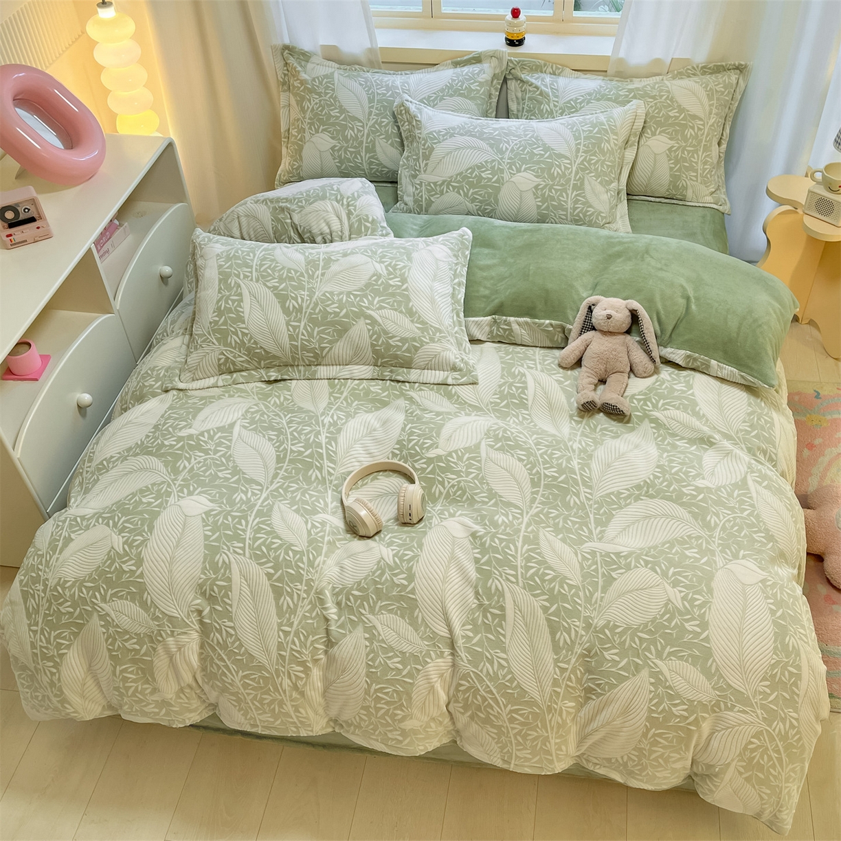 91家纺网 家纺一手货源 找家纺 名兮家居 2025新款高克重加厚雕花绒枕套 千叶-绿