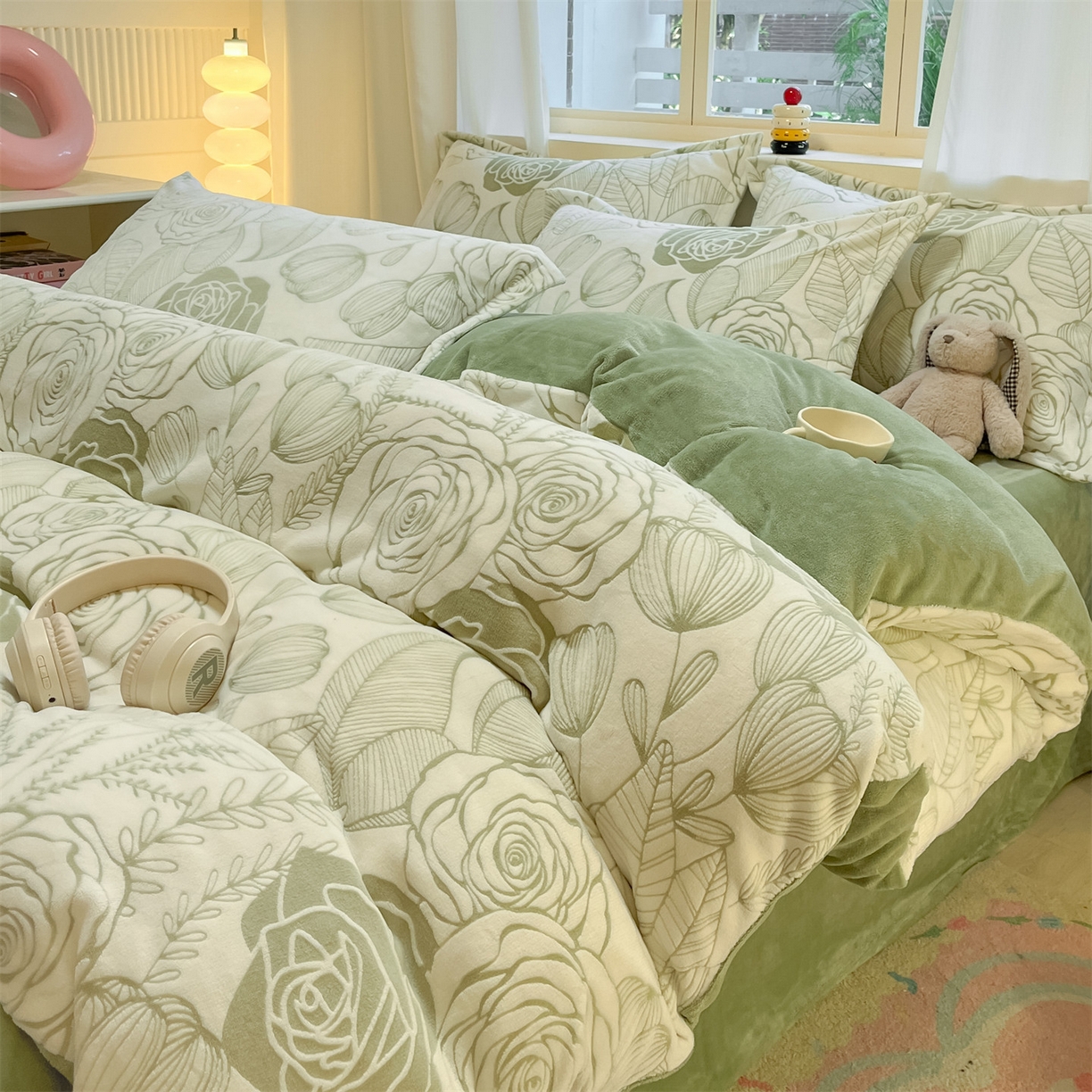 91家纺网 家纺一手货源 找家纺 名兮家居 2025新款高克重加厚雕花绒枕套 朵美-绿