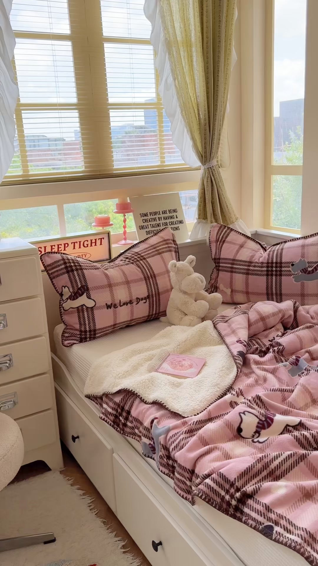 91家纺网 家纺一手货源 找家纺 小叮当家纺仓储工厂店 买家秀 爆款花型2025新款英伦风高克重羊羔绒牛奶绒贝壳边毯子外贸毯子 粉萌狗趣格