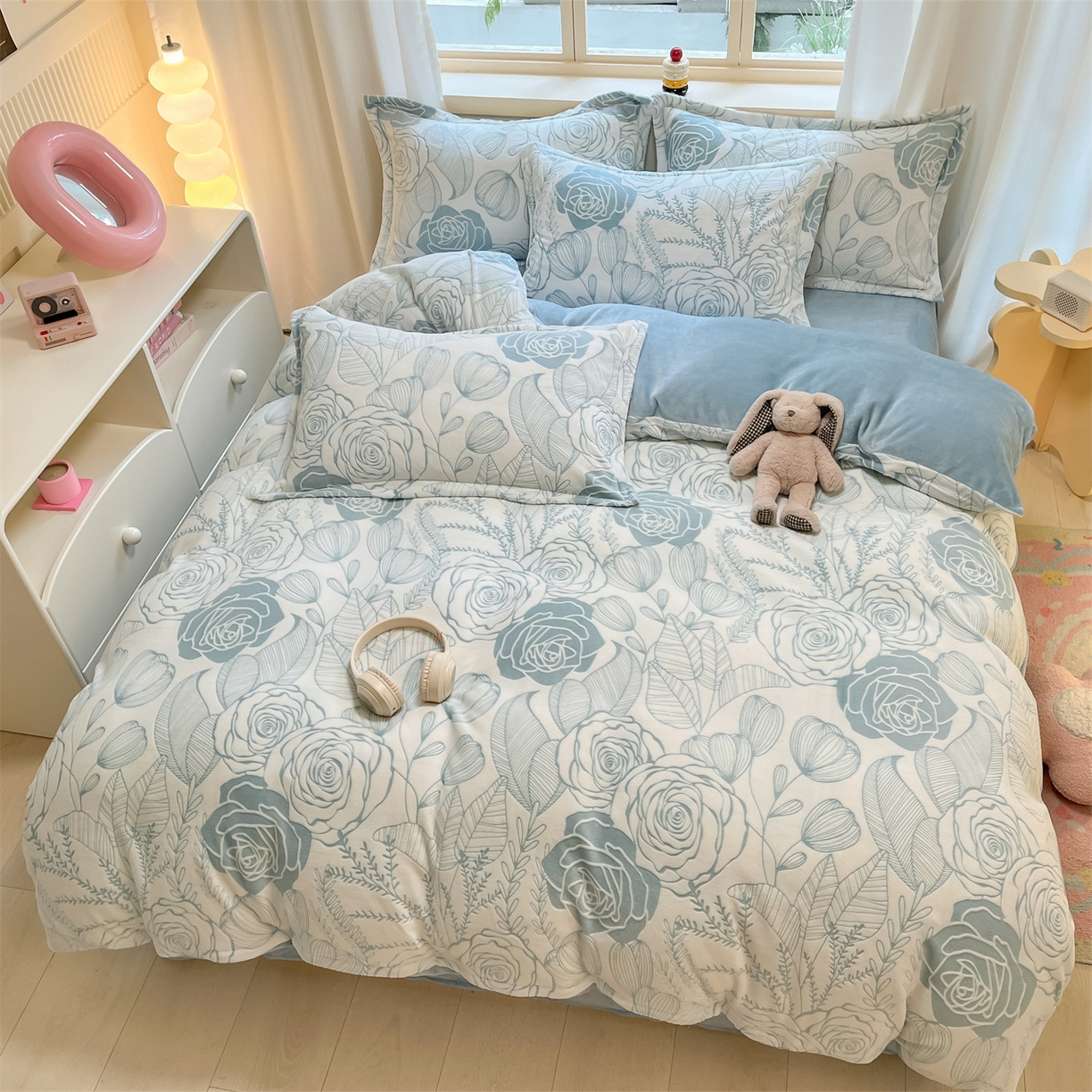 91家纺网 家纺一手货源 找家纺 名兮家居 2025新款高克重加厚雕花绒枕套 朵美-蓝