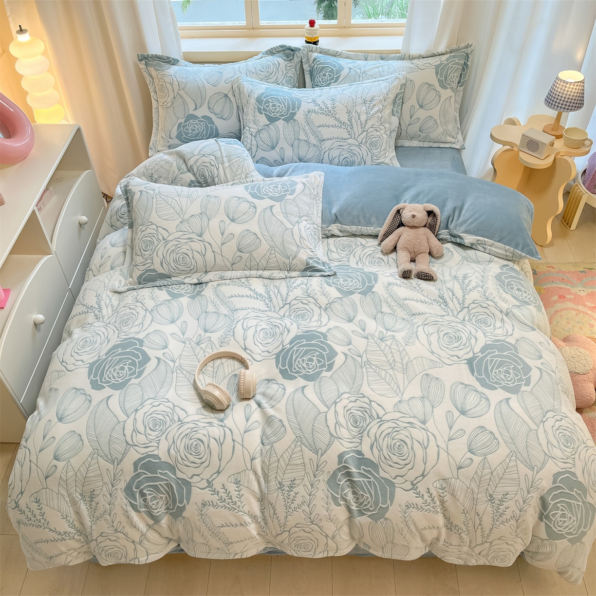 91家纺网 家纺一手货源 找家纺 名兮家居 2025新款高克重加厚雕花绒枕套 朵美-蓝