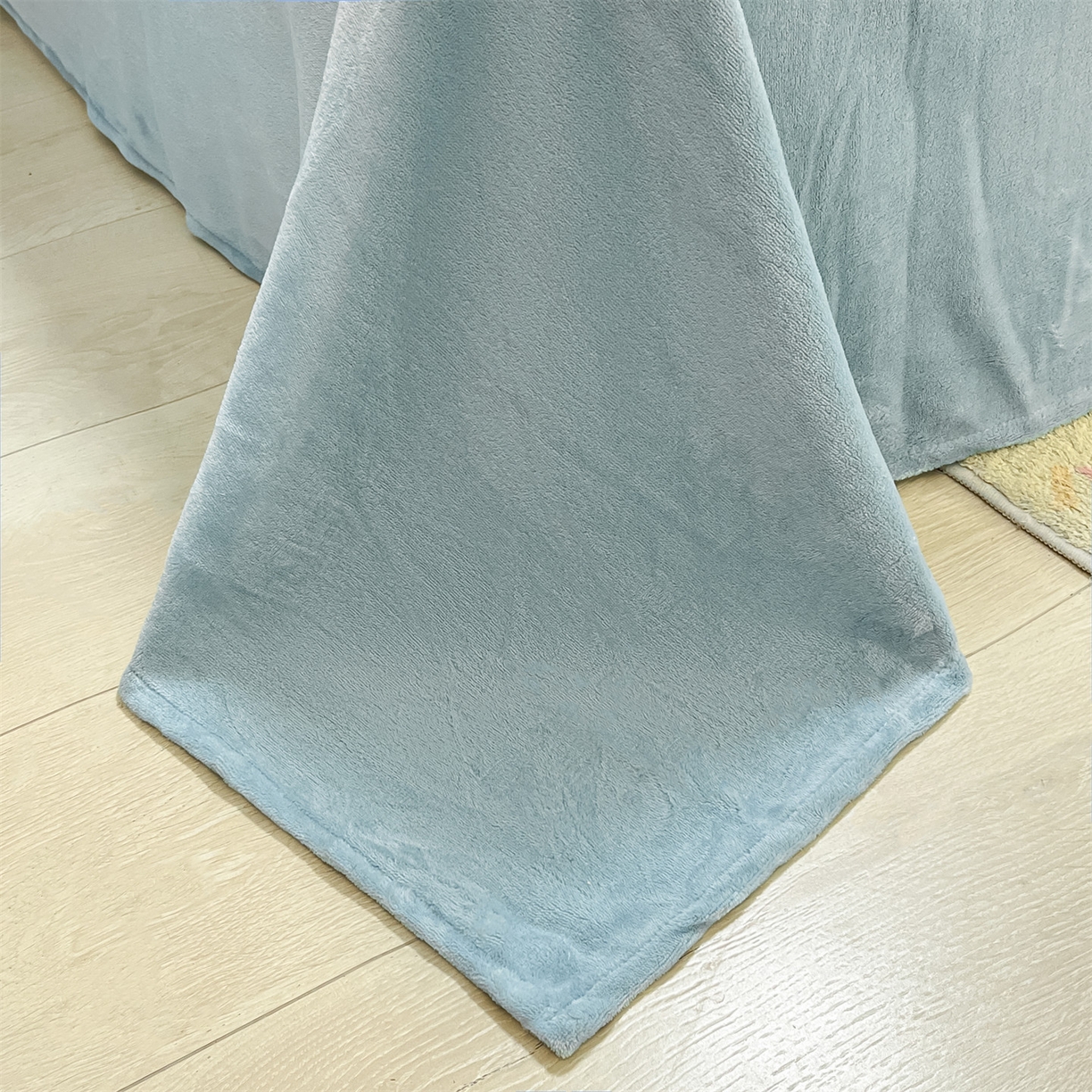 91家纺网 家纺一手货源 找家纺 名兮家居 2025新款高克重加厚雕花绒枕套 朵美-蓝