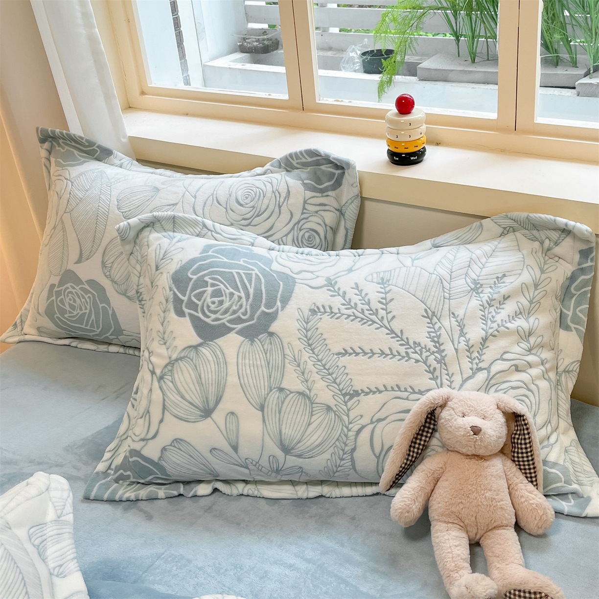 名兮家居 2025新款高克重加厚雕花绒枕套 朵美-蓝