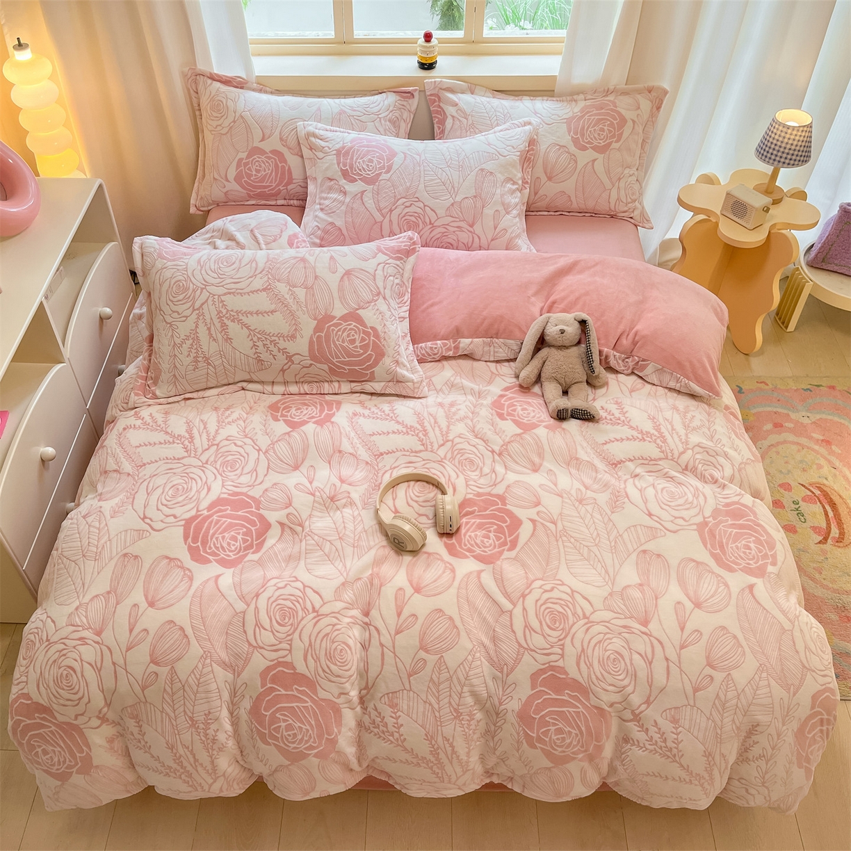 91家纺网 家纺一手货源 找家纺 名兮家居 2025新款高克重加厚雕花绒枕套 朵美-粉