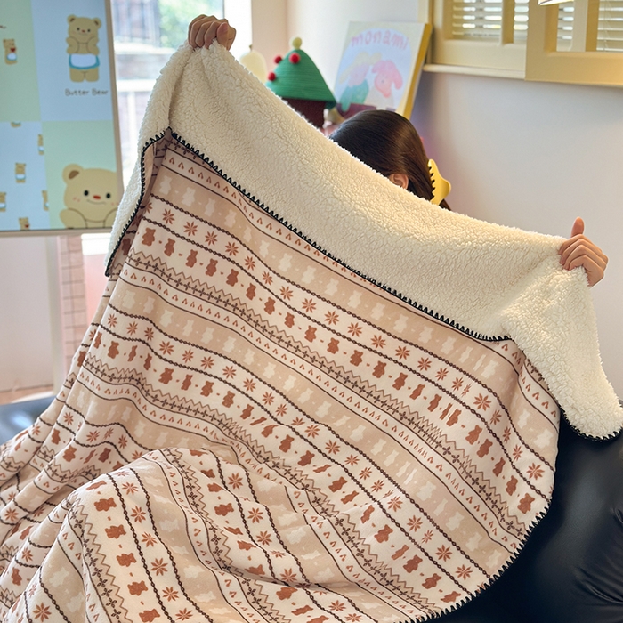 91家纺网 家纺一手货源 找家纺 小叮当家纺仓储工厂店 买家秀 爆款花型2025新款英伦风高克重羊羔绒牛奶绒贝壳边毯子外贸毯子 米咖熊韵