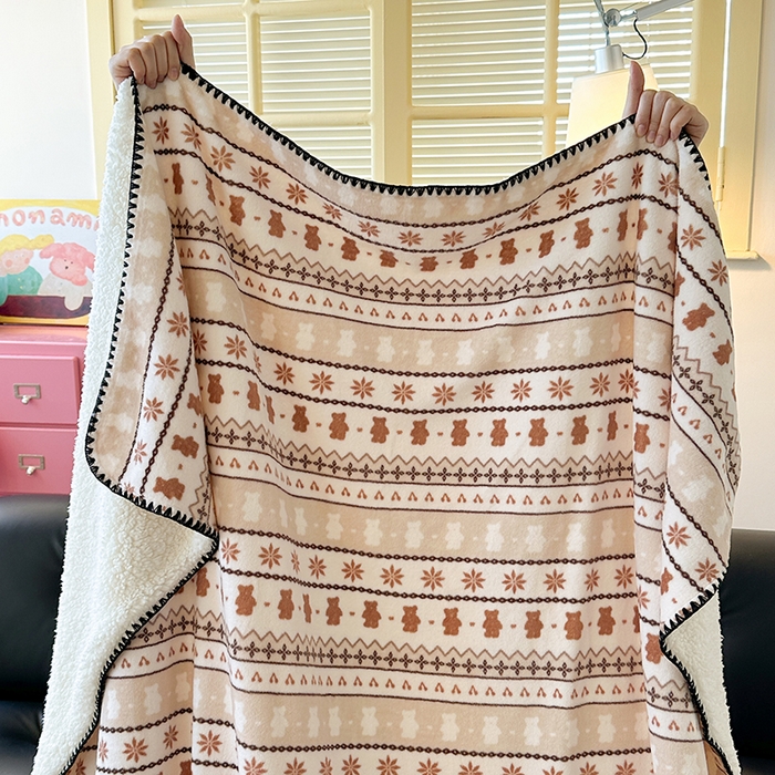 91家纺网 家纺一手货源 找家纺 小叮当家纺仓储工厂店 买家秀 爆款花型2025新款英伦风高克重羊羔绒牛奶绒贝壳边毯子外贸毯子 米咖熊韵