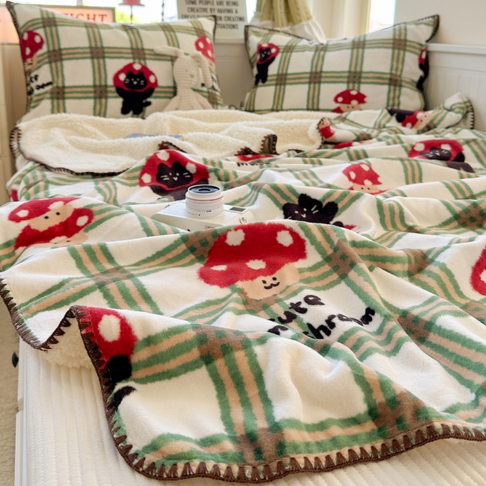 91家纺网 家纺一手货源 找家纺 小叮当家纺仓储工厂店 买家秀 爆款花型2025新款英伦风高克重羊羔绒牛奶绒贝壳边毯子外贸毯子 蘑趣猫影