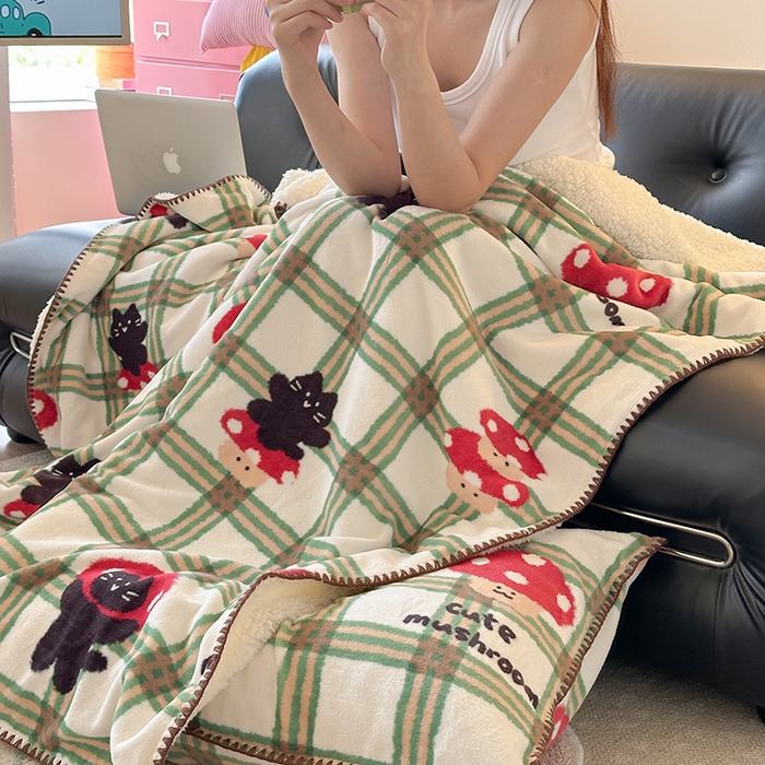 91家纺网 家纺一手货源 找家纺 小叮当家纺仓储工厂店 买家秀 爆款花型2025新款英伦风高克重羊羔绒牛奶绒贝壳边毯子外贸毯子 蘑趣猫影