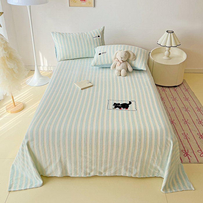 91家纺网 家纺一手货源 找家纺 小叮当家纺仓储工厂店 买家秀 爆款花型2025新款小清新绣花牛奶绒经典条纹系列单品床单床笠床单床笠单件 床单-蓝条小猫