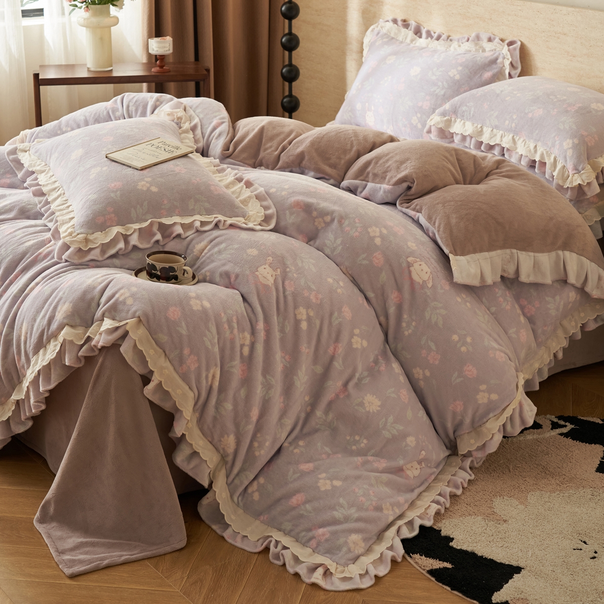 91家纺网 家纺一手货源 找家纺 （总）晨曦家纺 2025新款加绒加厚230克少女风双层花边牛奶绒印花四件套